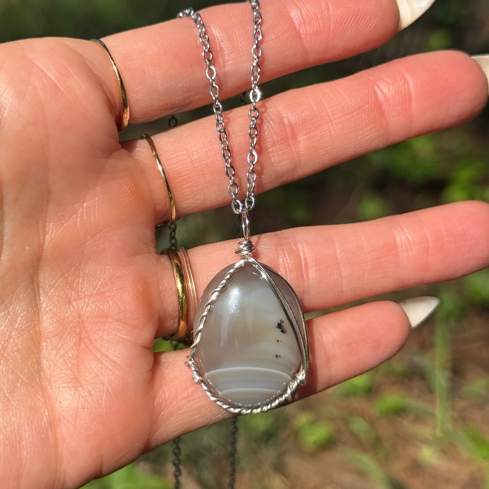 Grey agate crystal necklace - Picture 1 of 4
